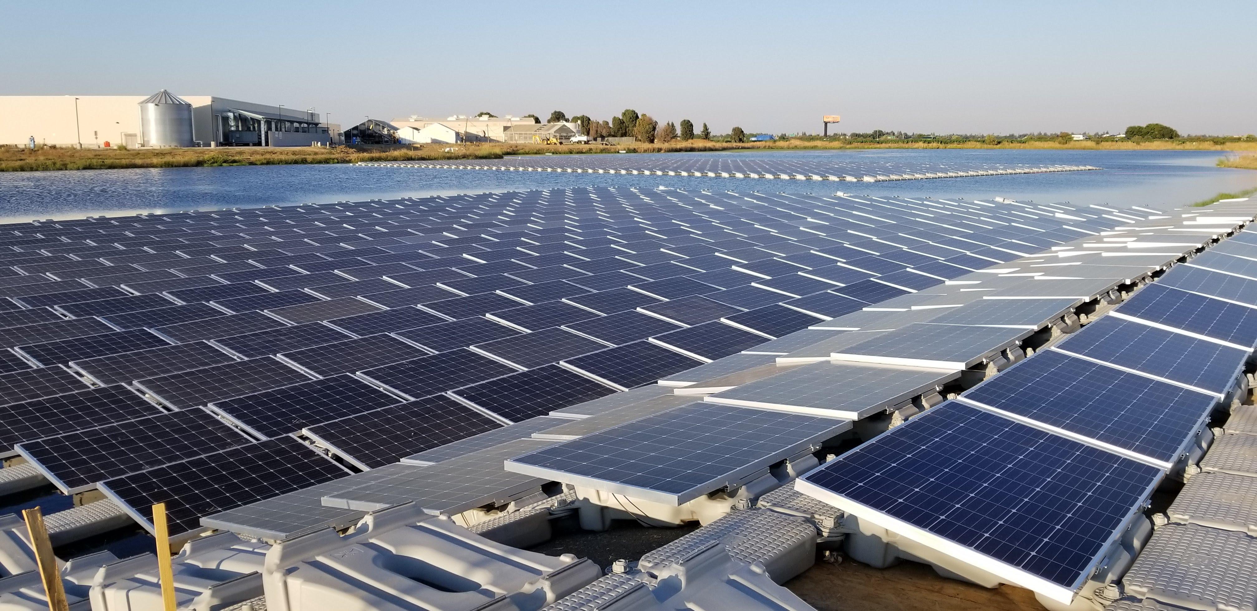 close-up floating solar array on irrigation pond | Salad Cosmo